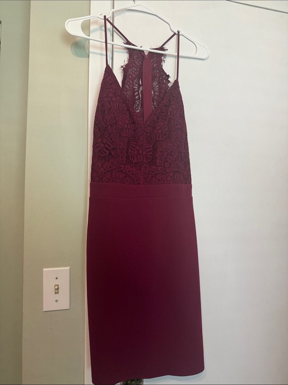 Lace Bodice Sleeveless Sheath Dress in Burgundy